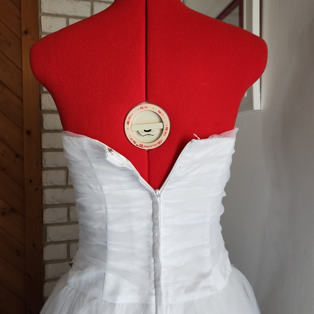 Jessica McClintock For Gunne Sax White Formal Dress Featuring Satin Lining - Picture 3 of 6